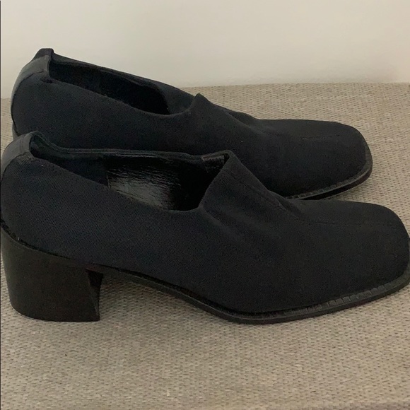 Banana Republic Shoes. Condition is Pre-owned. - Picture 2 of 6